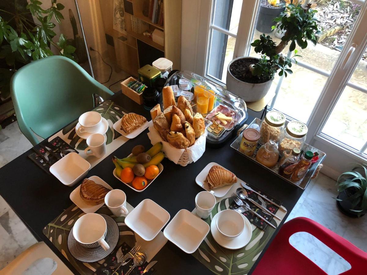 Les Nuits Victoriennes Bed and Breakfast Saint-Germain-du-Corbeis Exteriör bild